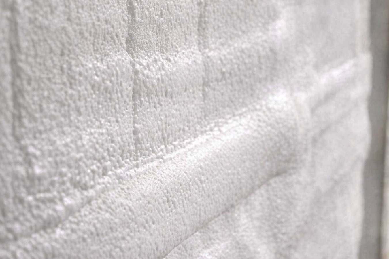 Closed-cell foam insulation